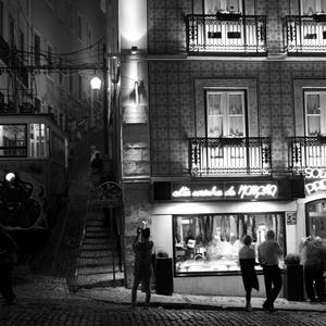 Fotografia Lizbony, Tramwaj Lizboński, Duża Sztuka Ścienna, Czarno-Białe Wydruki, Sztuka Lizbony, Wydruk Portugalii, Wydruk Starego Miasta, Fotografia Nocna