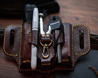 Case Pouch American Bench Craft Leather Sheath fits Leatherman Multi-Tools Case Will NOT fit Bit Set Sheath ONLY – Multi-Tool NOT Included Holster Holder Case Pouch American Bench Craft Leather Sheath fits Leatherman Multi-Tools Case Will NOT fit Bit Set Sheath ONLY – Multi-Tool NOT Included Holster Holder