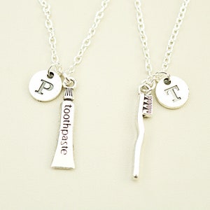 Beste Freundin Halskette Set, BFF Halskette, Initial Halskette, Freunde, personalisiert, Initial, BFF, Schwester, Freundschaftsschmuck, Monogramm, Charm