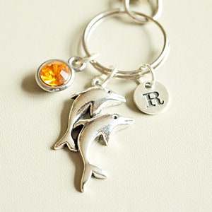 Llavero de delfines, cadena de amistad, llavero de amistad, encanto de dos delfines, delfín, llavero personalizado, encanto inicial de plata personalizado, monograma