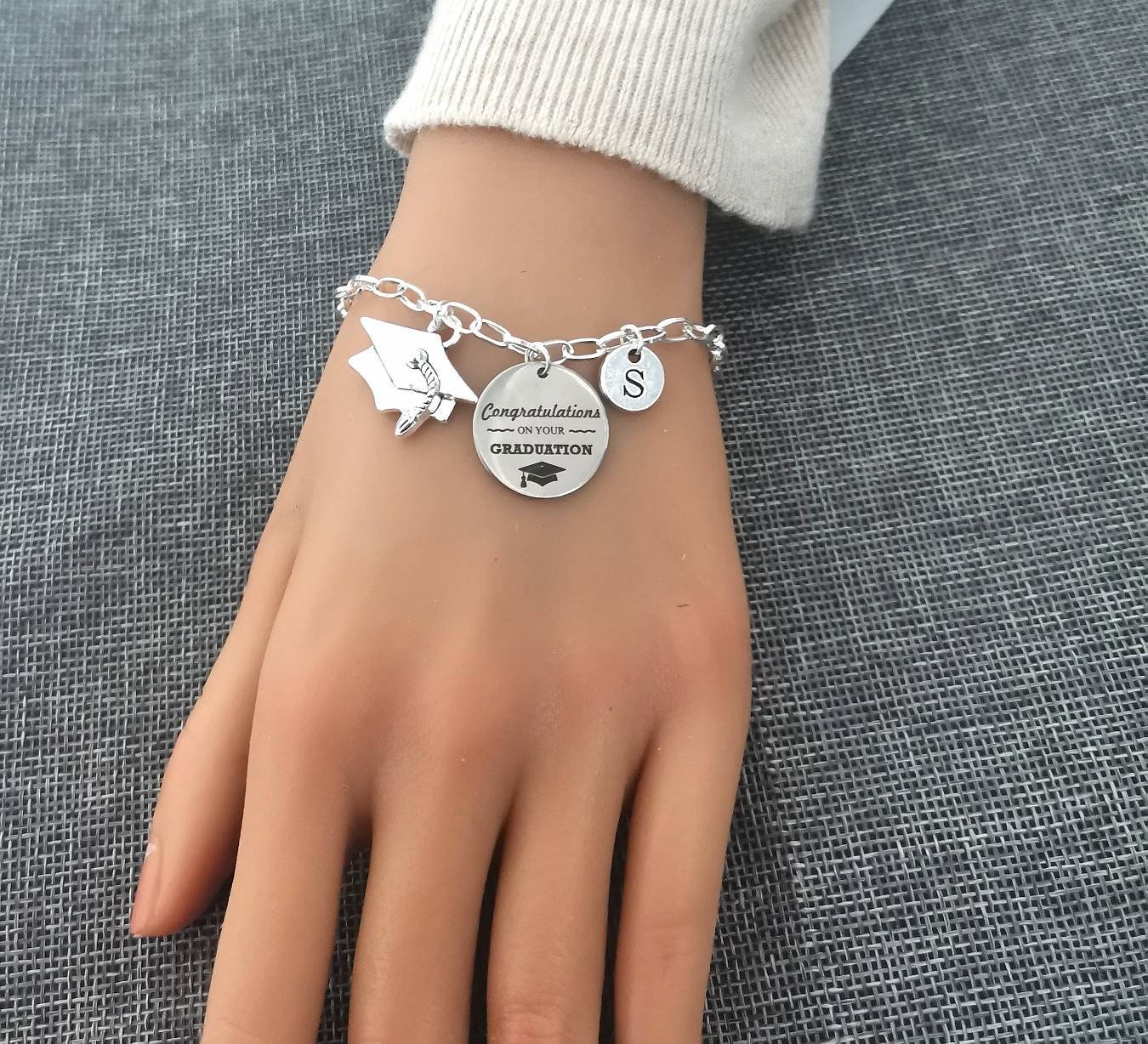Pulseras de graduación de 5º, 6º y 8º grado, regalos para ella, él, tarjeta de graduación, regalo de felicitaciones, caja de tapa para graduados, hija graduada, hijo, nieto, nieto, sobrino, sobrino Pulseras de graduación de 5º, 6º y 8º grado, regalos para ella, él, tarjeta de graduación, regalo de felicitaciones, caja de tapa para graduados, hija graduada, hijo, nieto, nieto, sobrino, sobrino