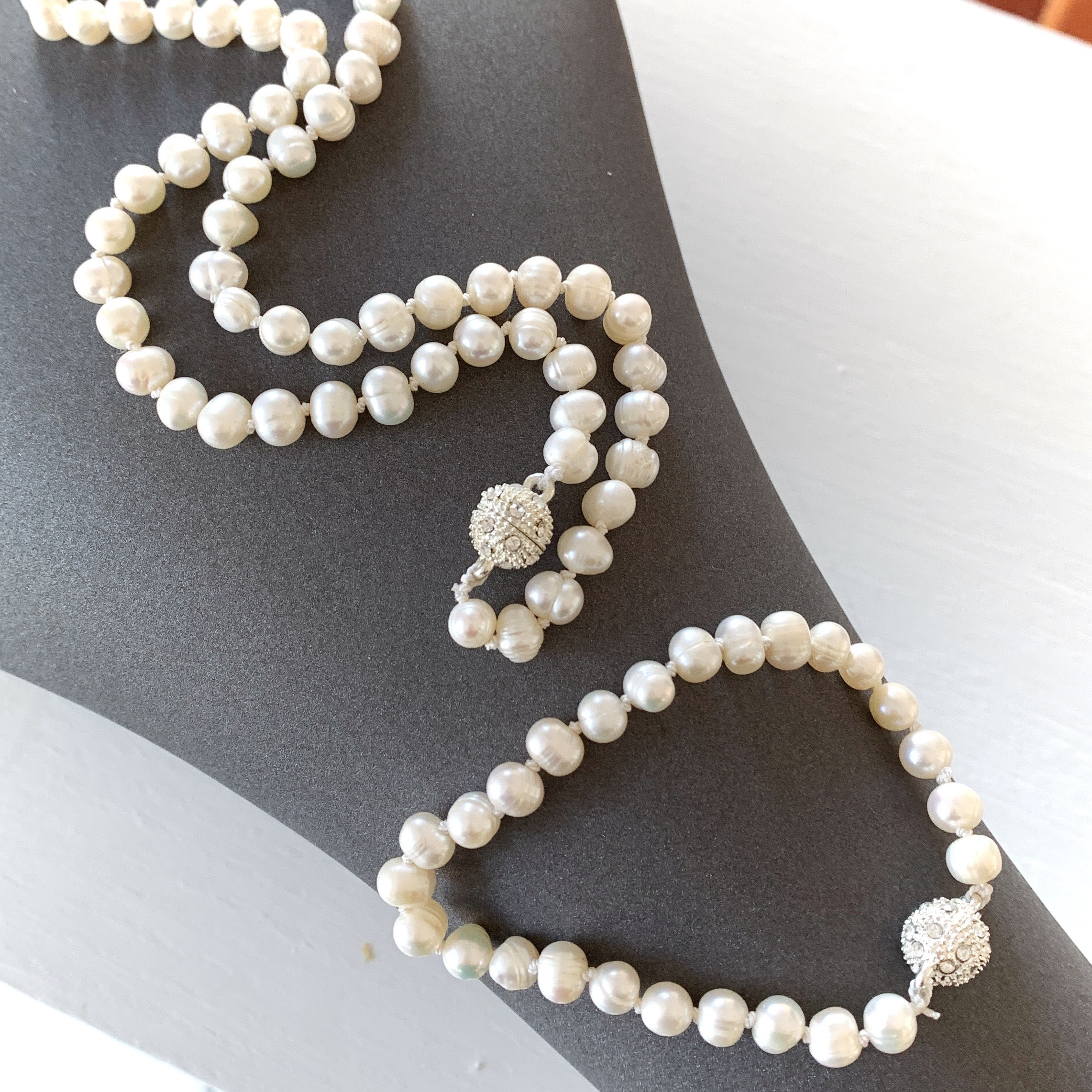 【VINTAGE HOLLYWOOD】VH Crystal Ball Pearl Necklace Genuine Pearl Necklace With Crystal Ball Magnetic Clasp Hand