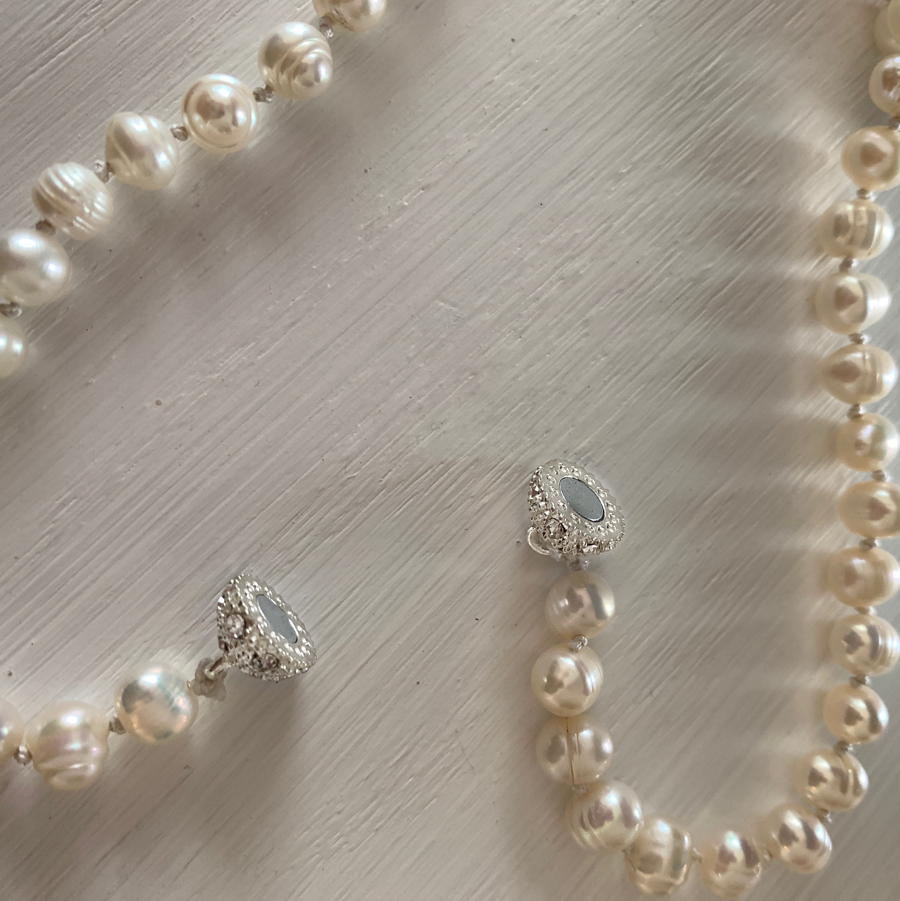 【VINTAGE HOLLYWOOD】VH Crystal Ball Pearl Necklace Genuine Pearl Necklace With Crystal Ball Magnetic Clasp Hand