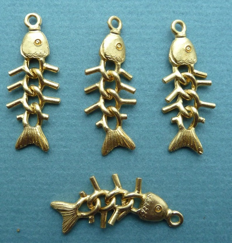 Vintage casted matte gold plated moveable fish charm CS37 35mm x 14mm Qty:4