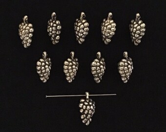 Antique silver puffed 2 sided grape charm. Made in USA, 12x28mm, Qty. 10 CF23