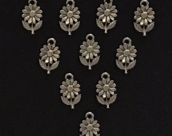 Antique silver, casted, one sided, daisy with leaves charm. Made in USA, Qty. 10 CF27