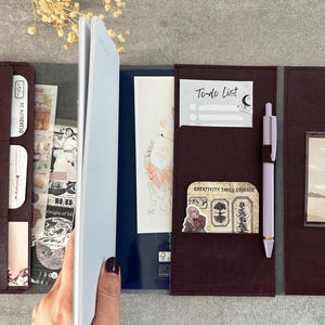 Libreta de viaje y billetera, ¡todo en uno! Organizador de billetera de viaje tamaño A5 en piel sintética color granada