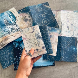 Peut inclure: Une collection de feuilles de papier de style vintage avec des thèmes célestes et naturels. Les feuilles présentent des illustrations de loups, d'étoiles et de constellations. Les feuilles sont parfaites pour le scrapbooking, la fabrication de cartes et autres travaux manuels en papier.