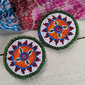Parches Kuchi con cuentas Gul, medallones tribales, flores rojas, 3" (21577)
