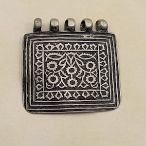 Vintage Multan Pendant Flowers Well-Worn Punjab Pakistan (17431)
