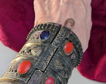 Kuchi Pashtun Tribal Cuff Tall Bracelet Opens on Hinge  6.75" (22248)