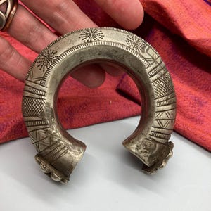 Vintage Baloch Tribal Cuff RATTLING Sound SMALL Narrow 5.5&quot; (18623)