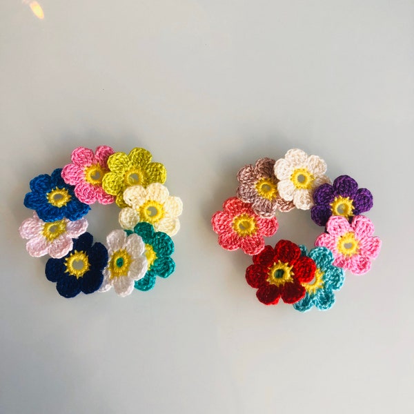 Set of 15 small crochet flowers,card making, sewing, embellishments, jewellery making,scrapbooking