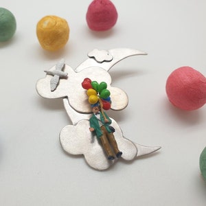 &quot;La-haut&quot; brooch, 925 silver and resin, handmade, made in France, Nunaa creation, unique piece, miniature character carrying balloons