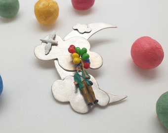 "La-haut" brooch, 925 silver and resin, handmade, made in France, Nunaa creation, unique piece, miniature character carrying balloons