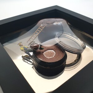 3D painting 15x15 cm Underside of make up, made in France, miniature man and makeup original & humorous scene under transparent film