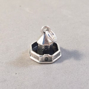 WILLIAMSBURG Colonial Magazine .925 Sterling Silver 3-D Charm Pendant Historic Virginia Armory Travel Souvenir New tu52