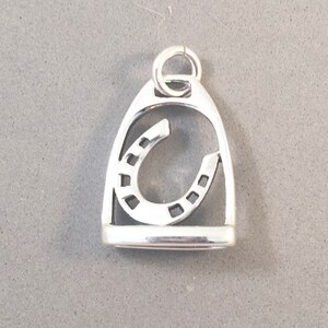HUFEISEN innerhalb STIEGEL .925 Sterling Silber Charm Anhänger Pferdesport Pferde Tack Hufeisen Symbol New AN43