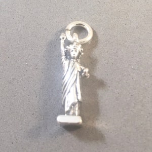 STATUE of LIBERTY Small .925 Sterling Silver 3-D Charm Pendant Landmark New York City Manhattan New Jersey Lady Travel New pm36