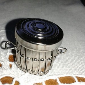 Silver accordeon-extendable clasp to make a purse