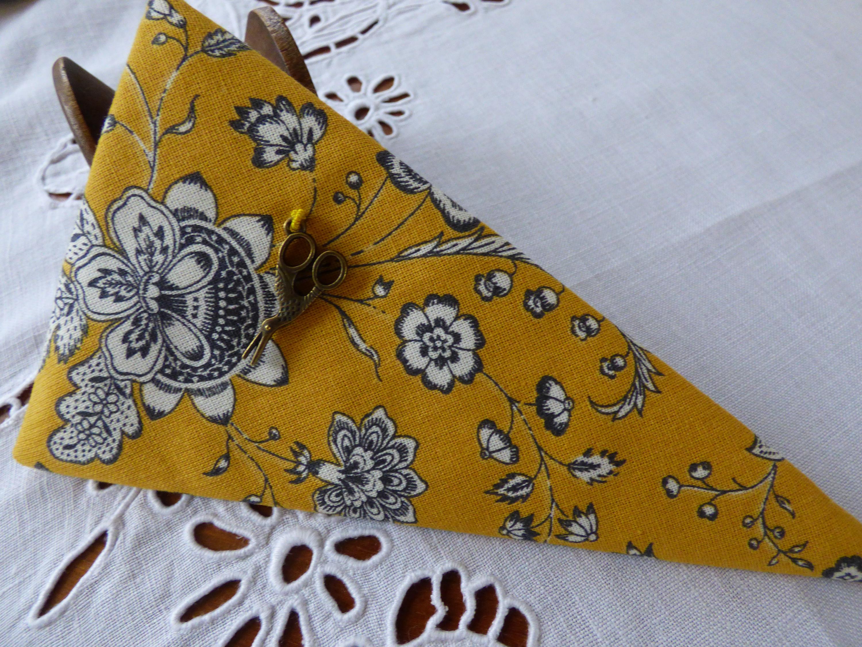 HITOPTY Ciseaux De Broderie à Pointe Pointue Avec Gaine Pour Travaux Manuels, Travaux D'aiguille, Art, Crochet, Coupe De Détails, Mini Paon