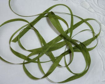 3meters of silk ribbon width 4mm green
