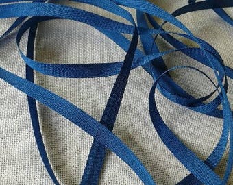 3m of plain-necked silk ribbon. dark blue in 4mm