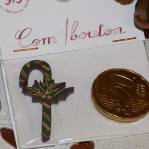 Wooden button Barley sugar green collar
