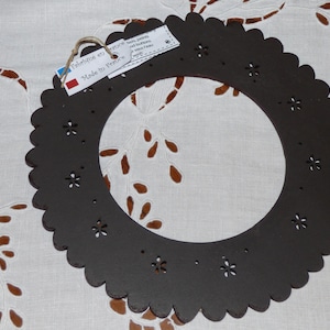 round frame flowers wenge from the bee company