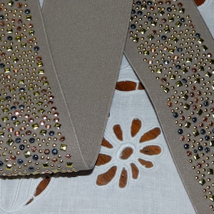 Raya tachonada elástica de 5 cm de ancho mole