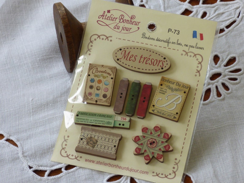 Pocket Wooden button haberdashery theme p-73 image 1