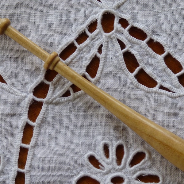 bayeux spindle guatambu wood individually
