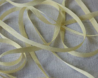 3m of plain-necked silk ribbon. 4mm cream