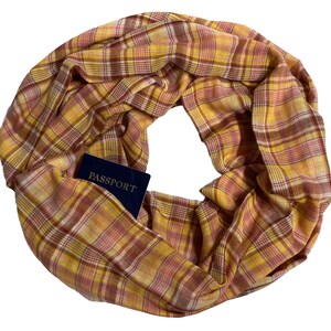 Bufanda infinita de bolsillo secreto de algodón - Bufanda de viaje para pasaporte de bolsillo oculto - Algodón muy ligero doble gasa a cuadros amarillo cobre, rosa