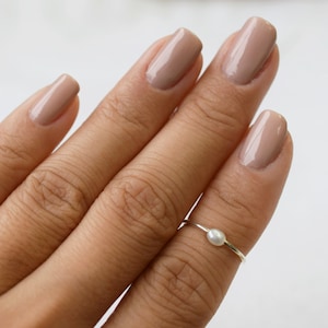 Single Freshwater Pearl Ring - Midi Ring, Dainty Ring, Delicate Pearl Ring