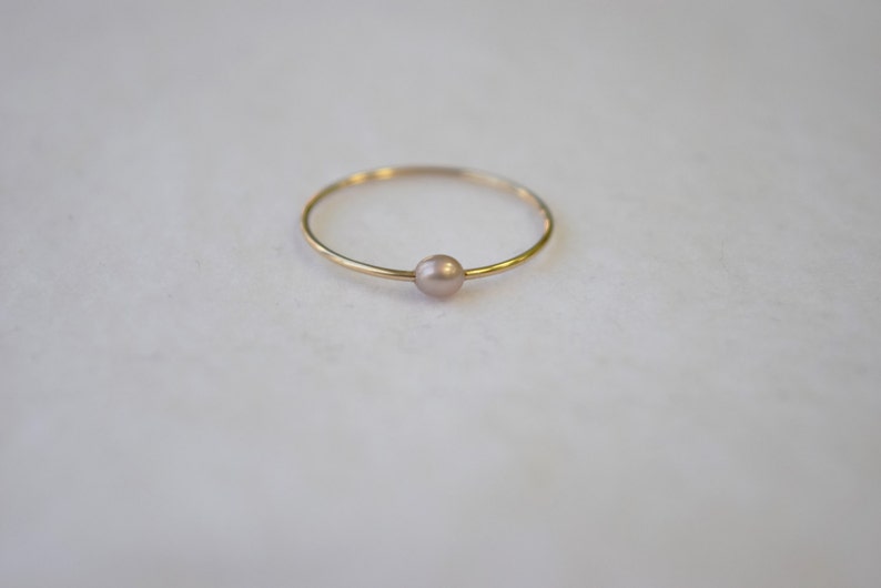 3.5x3mm single pink freshwater pearl ring, minimalist ring, MIDI ring, fashion ring, DAINTY pearl ring image 3