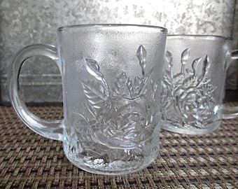 VINTAGE Set of 2 Pasari Livia clear mugs with embossed rose pattern, C717-18
