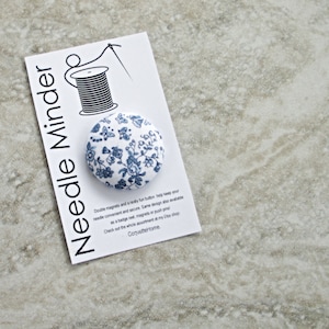 Floral Needle Minder: Blue Ditsy Design, Needle Nanny, #114 design bild 1