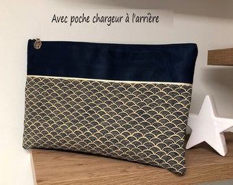 Pochette ordinateur, tissu japonais, suédine avec poche chargeur / Housse MacBook beige, bleu marine, liseré doré / Etui personnalisable