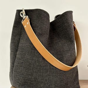 Hobo-Tasche aus anthrazitgrauem Leinen, abnehmbarer Ledergriff / Bucket-Tasche für Damen, Sportswear-Stil / Canvas-Einkaufstasche, fester Ledergriff