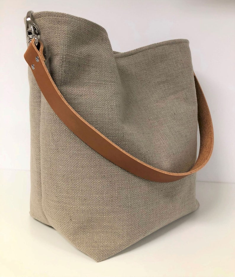 Beige linen hobo bag, removable leather handle / Women's bucket bag, sportswear style / Canvas tote bag, leather handle Anse en cuir fauve
