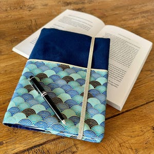 Protège carnet bleu marine et turquoise en tissu japonais Seigaiha / Etui agenda, notebook sur mesure  / Housse personnalisable
