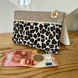 Porte monnaie lin beige et léopard / Petite pochette zippée imprimé léopard, liseré doré/ Pochette de sac zippée personnalisable