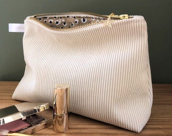 Ivory corduroy clutch bag / Makeup bag in ecru velvet / Customizable cosmetic storage for women / Sportswear