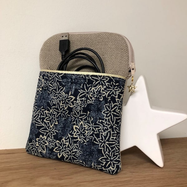 Pochette liseuse Kobo, lin et tissu japonais bleu nuit / Etui zippé liseuse sur mesure / Housse Kindle Avec poche chargeur, personnalisable