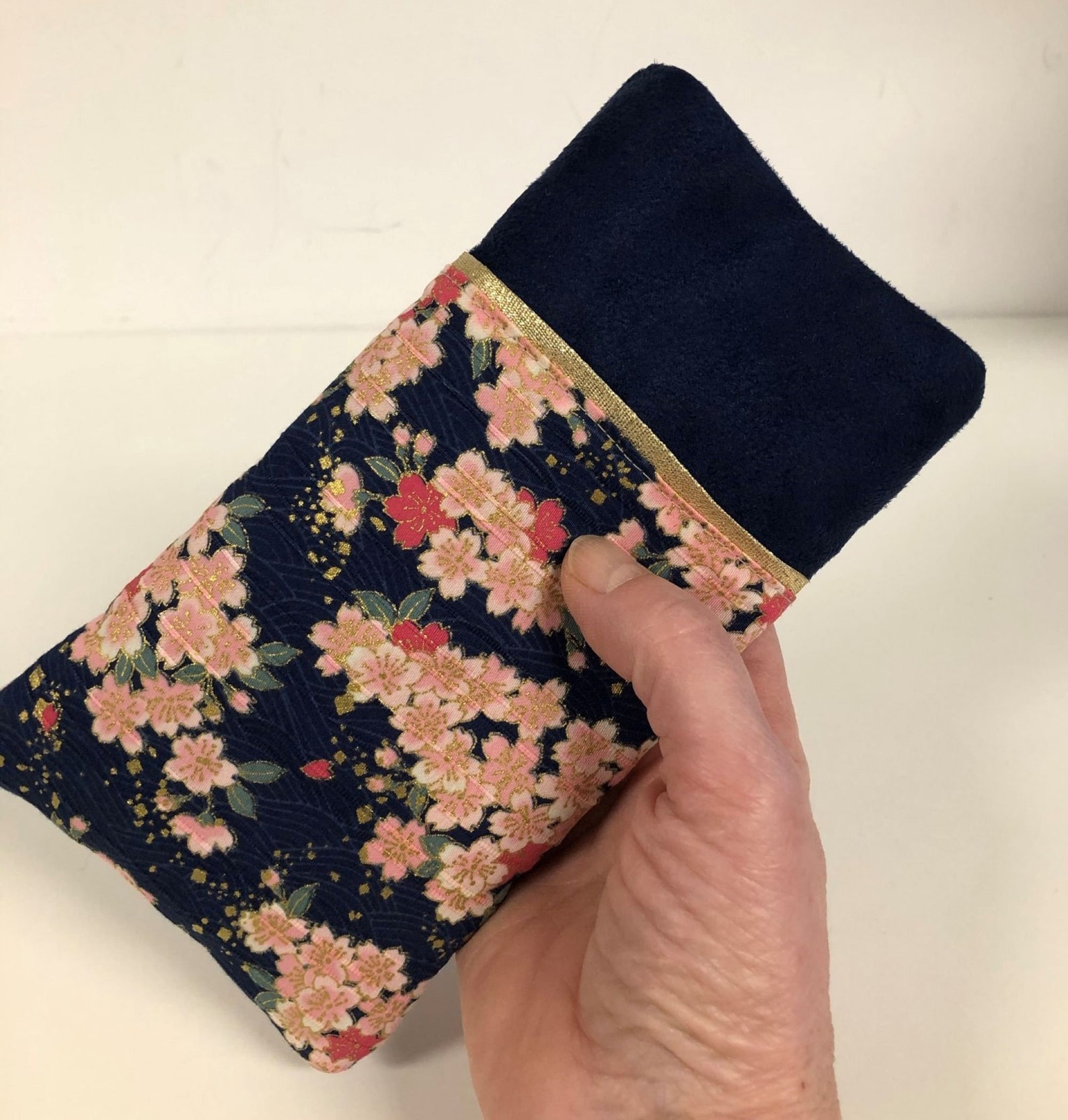 Pochette Pour Lunettes En Soie Pure Sartorial Home - Imprimé Fleuron Bleu Marine Et Ciel