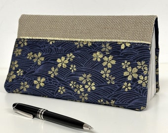 Porte chéquier lin et tissu japonais bleu Sakura / Etui chéquier beige et bleu à fleurs dorées / Protège chéquier personnalisable