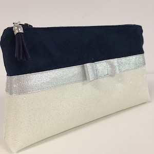 Trousse maquillage bleu marine et blanc, noeud argenté / Pochette de sac, suédine et simili cuir pailleté / Pochette zippée personnalisable