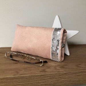 Etui lunettes rose poudré à paillettes, personnalisable / Housse souple en suédine molletonnée / Protection lunettes tous formats