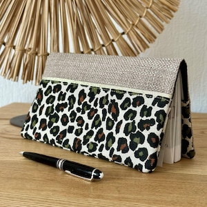 Porte chéquier lin, léopard, liseré doré / Etui chéquier beige, écru, noir, or / Protège carnet personnalisable / Cadeau femme